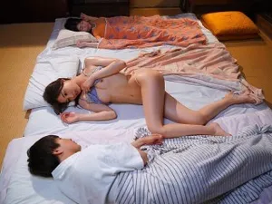 Xịt nước hoa kích dục rồi trả bài bạn của em gái