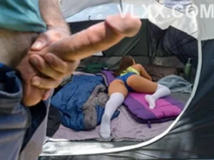 Bố đi bàn việc làm ăn, con trai ở nhà nắc má thay bố